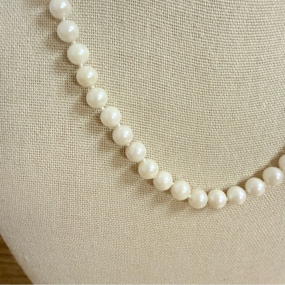 14k IPS marked clasp white pearl necklace vintage - Picture 2 of 5